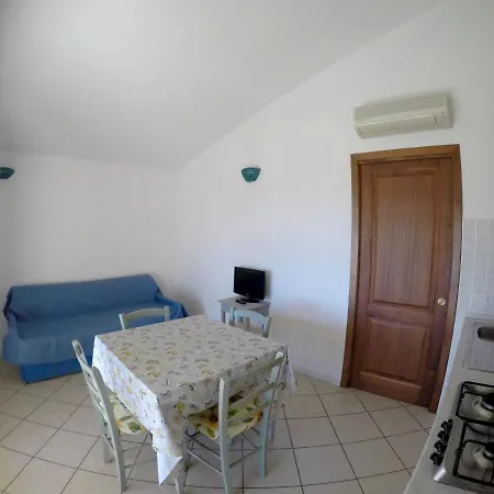 Διαμέρισμα With One Bedroom In Provincia Di Olbia Tempio With Wonderful Sea View Shared Pool And Balcony 2 Km From The Beach *